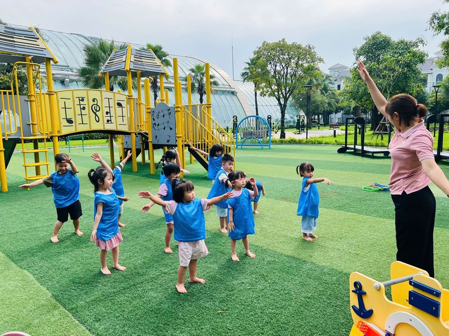 Sân Chơi Ngoài Trời